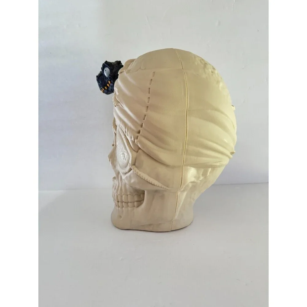 Zuru Large Plastic Skull and Dinosaur Pirate Halloween Lights Up Speaks WORKS!
